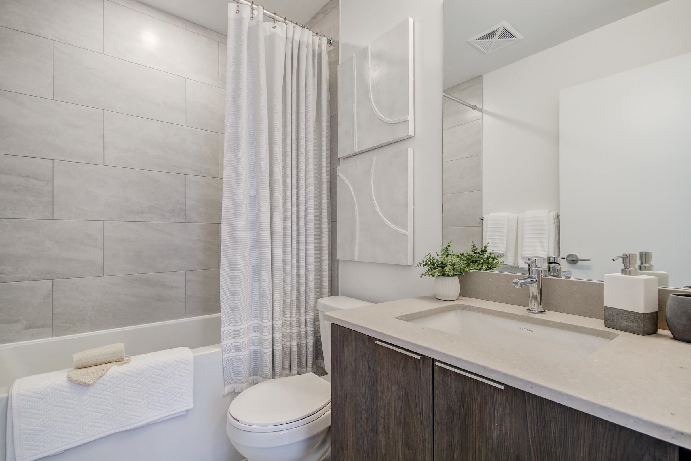 The Showcase Model Suite - Bathroom